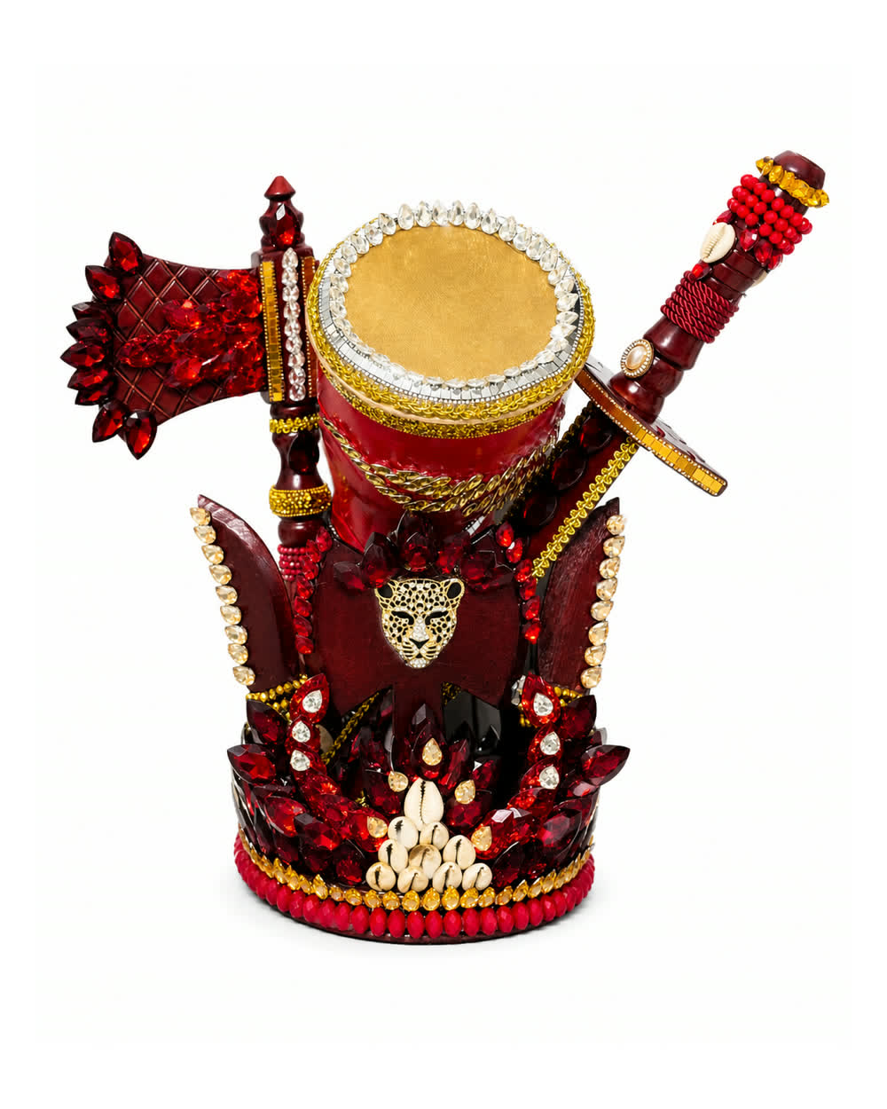 Corona de Changó roja con tambor, hacha y espada de madera