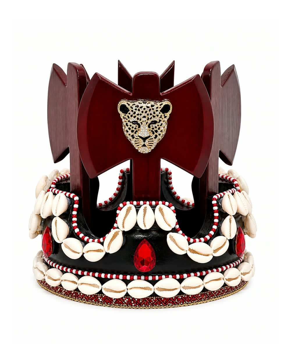 Corona de Changó con hachas de madera, leopardo y base cubierta de caracoles