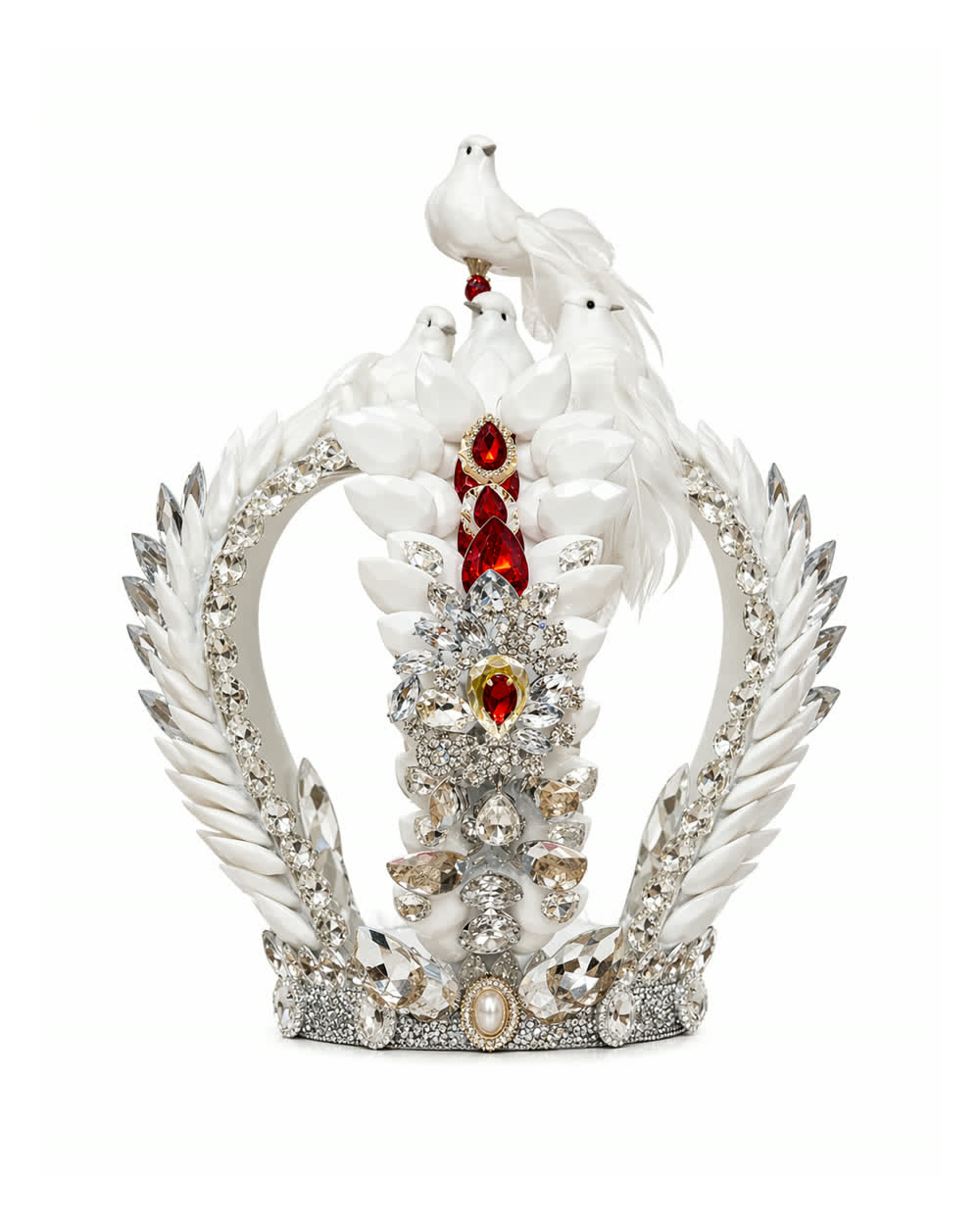 Corona de Obatalá blanca con palomas, plumas y cristales