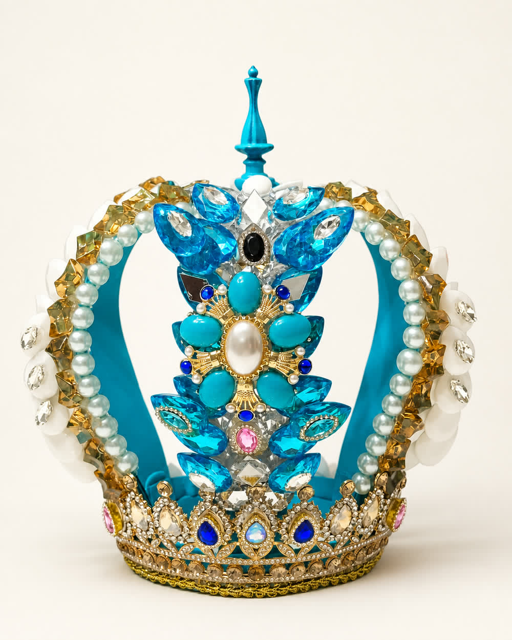 Corona de Olokun turquesa con perlas y caracoles