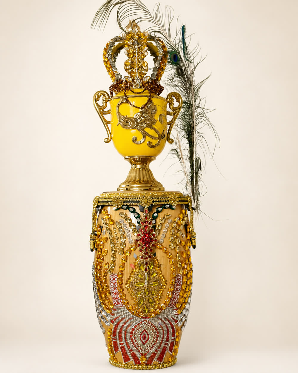 Tambor pedestal de Ochún con sopera coronada